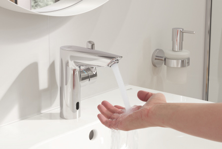 Смеситель однорычажный с инфракрасной электроникой для раковины Grohe Eurosmart 23975 003 (23975003) хром 